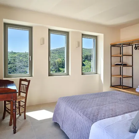 Pezoules House * Lefkes (Paros)