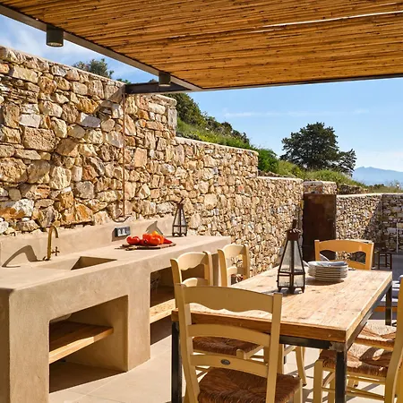 Pezoules House *