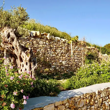 Pezoules House *